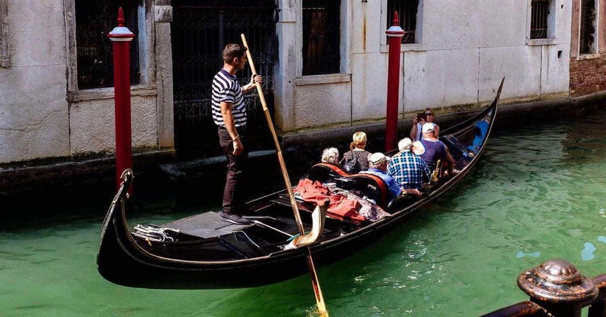 Venice to charge day-trippers to control tourist congestion