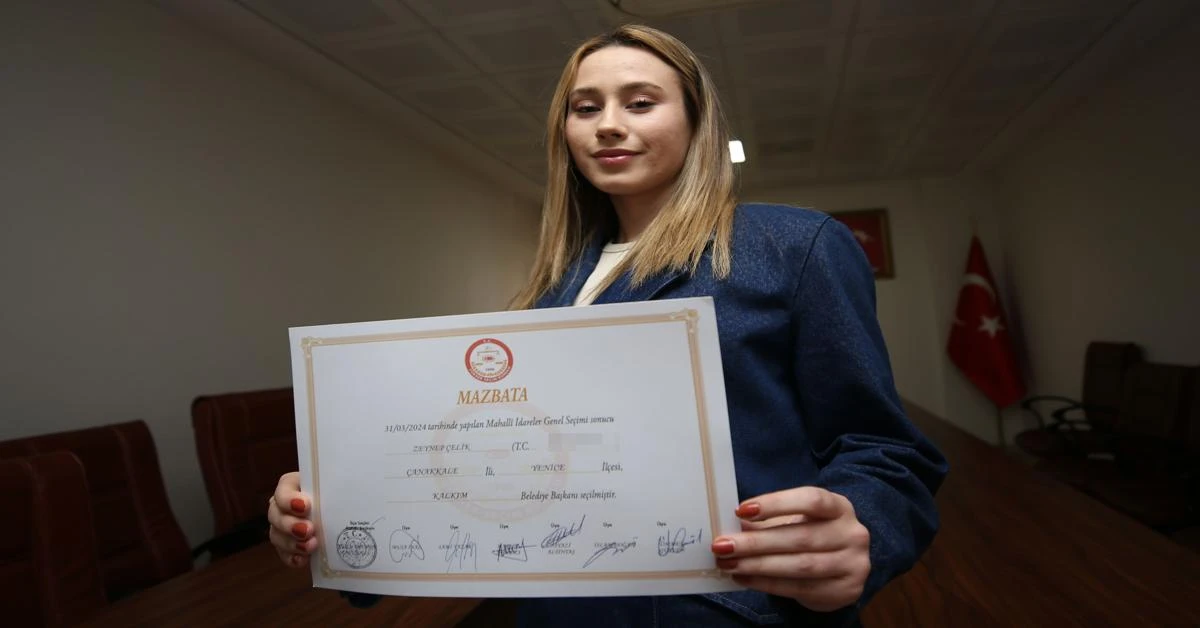 Zeynep Celik, youngest mayor in Türkiye's election, receives her license