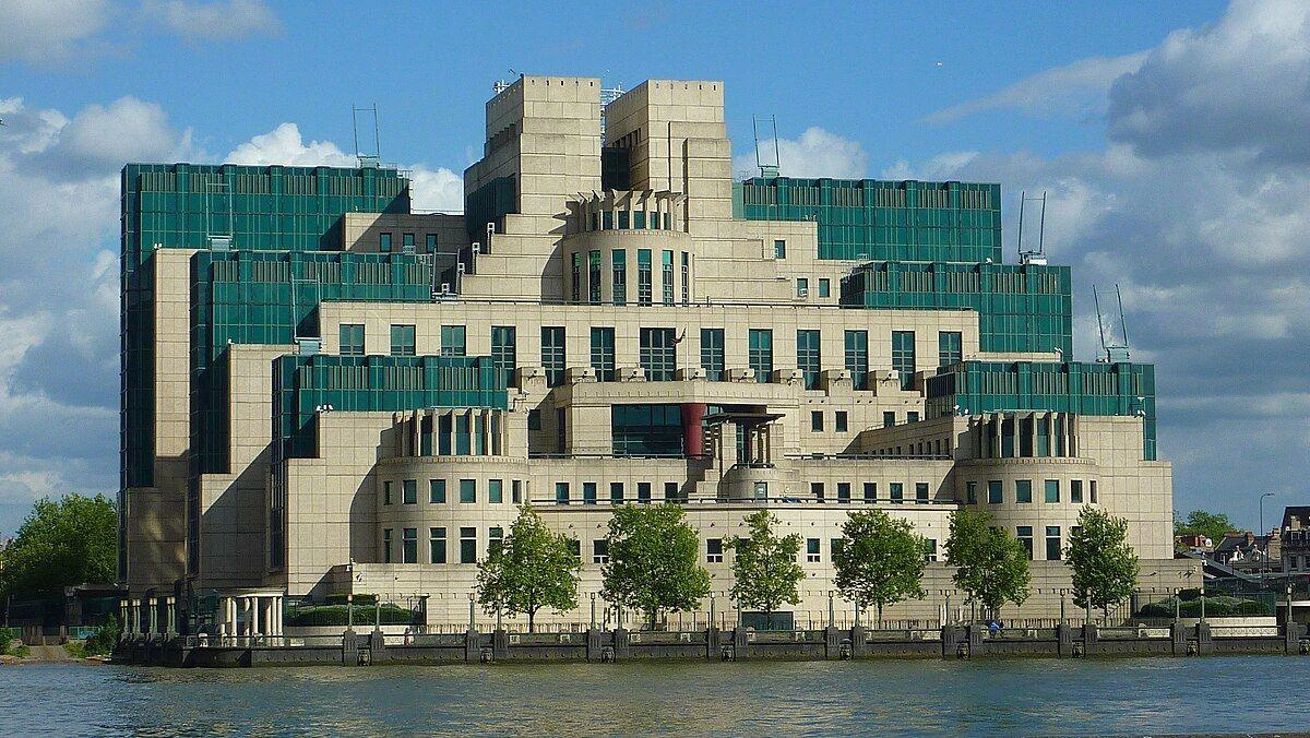 China accuses MI6 of recruiting Chinese staff as spies