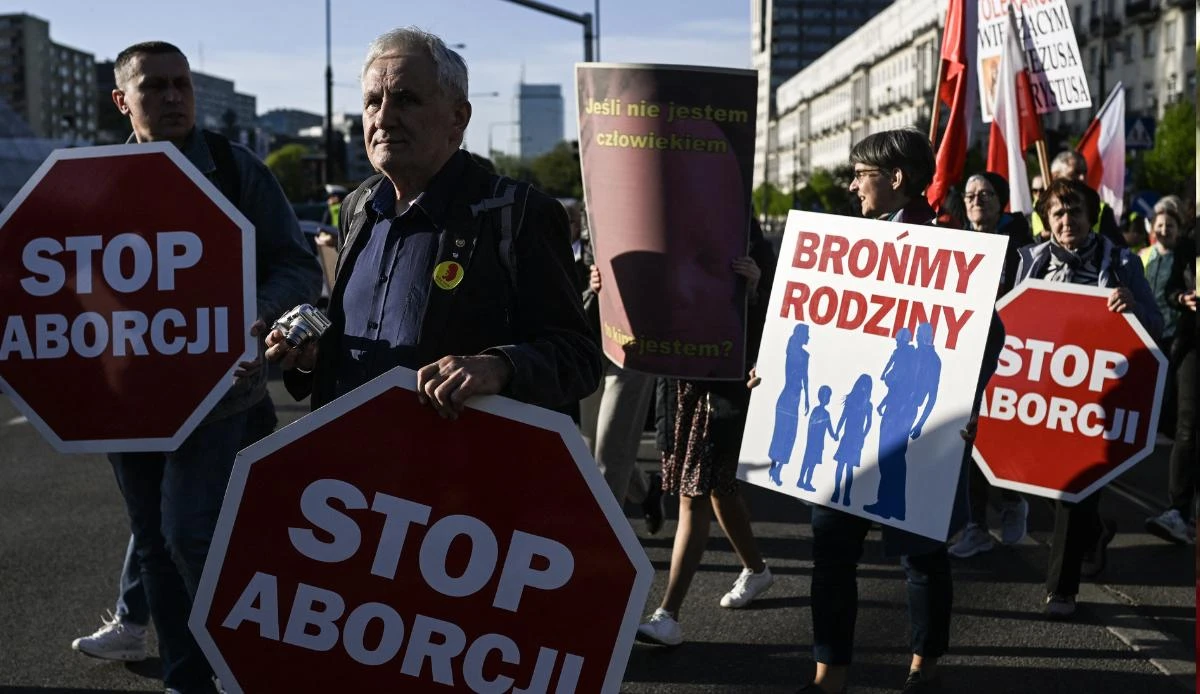 Poland's parliament grapples with abortion law liberalization amid coalition divisions and presidential opposition