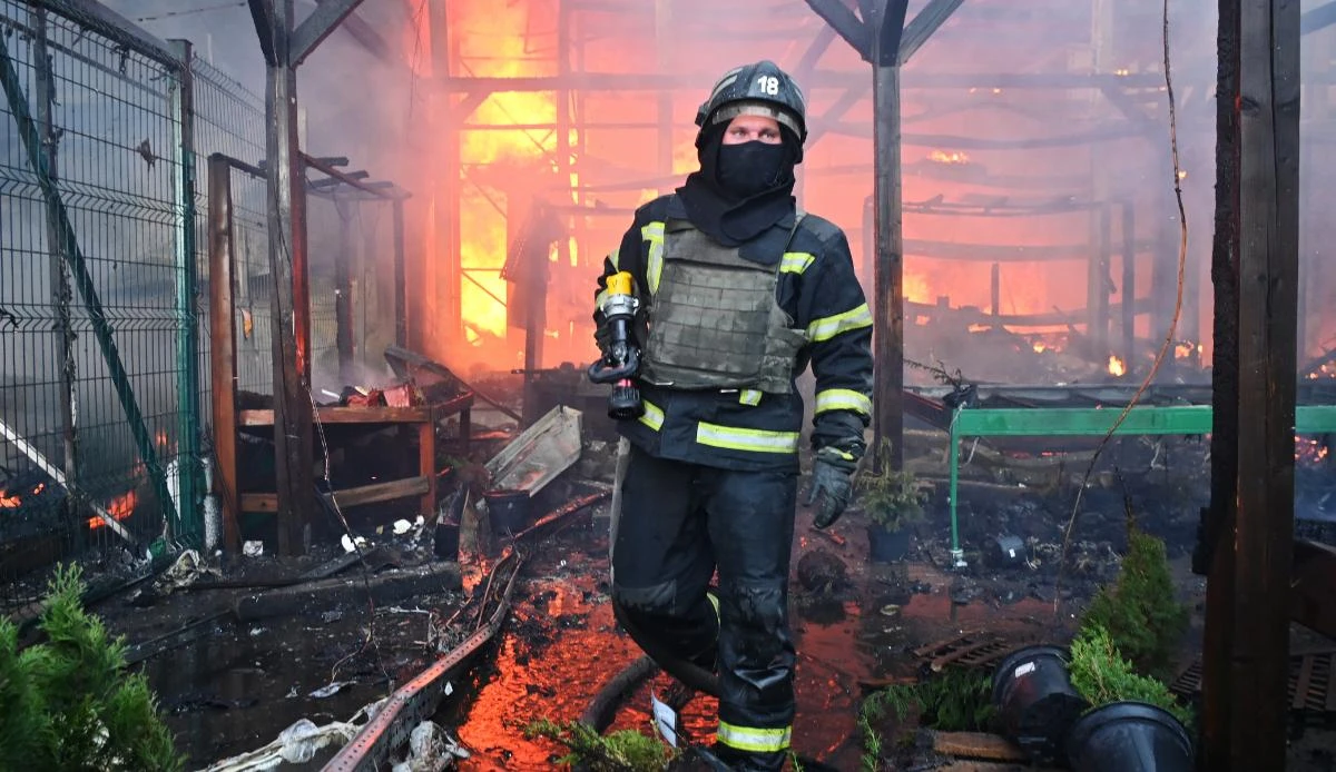 Russian bombing of Kharkiv hardware store kills 2, injures 33