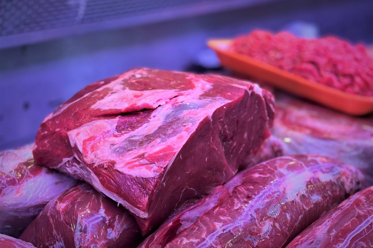 File photo shows various cuts of raw red meat displayed in a butcher's shop. (IHA Photo)