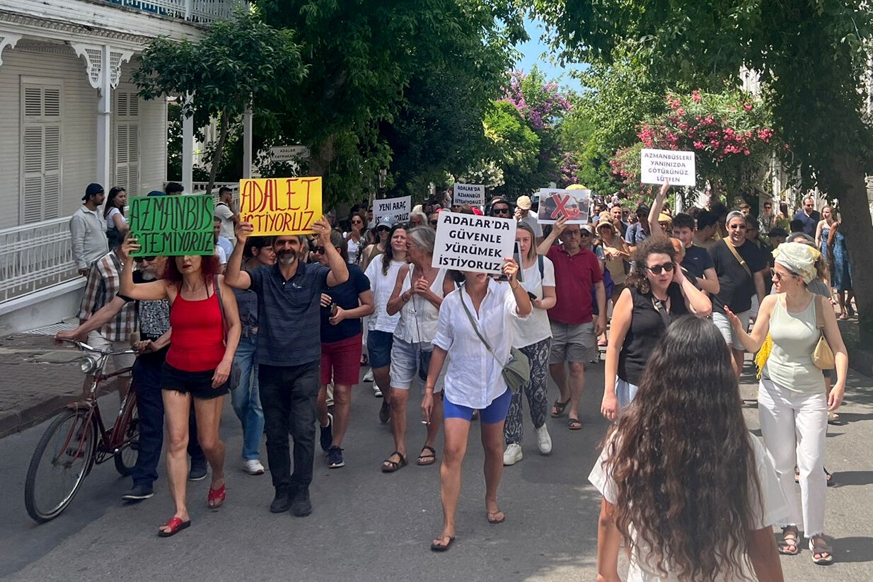 Main opposition-dominated Princes' Islands residents protest against Istanbul mayor Imamoglu