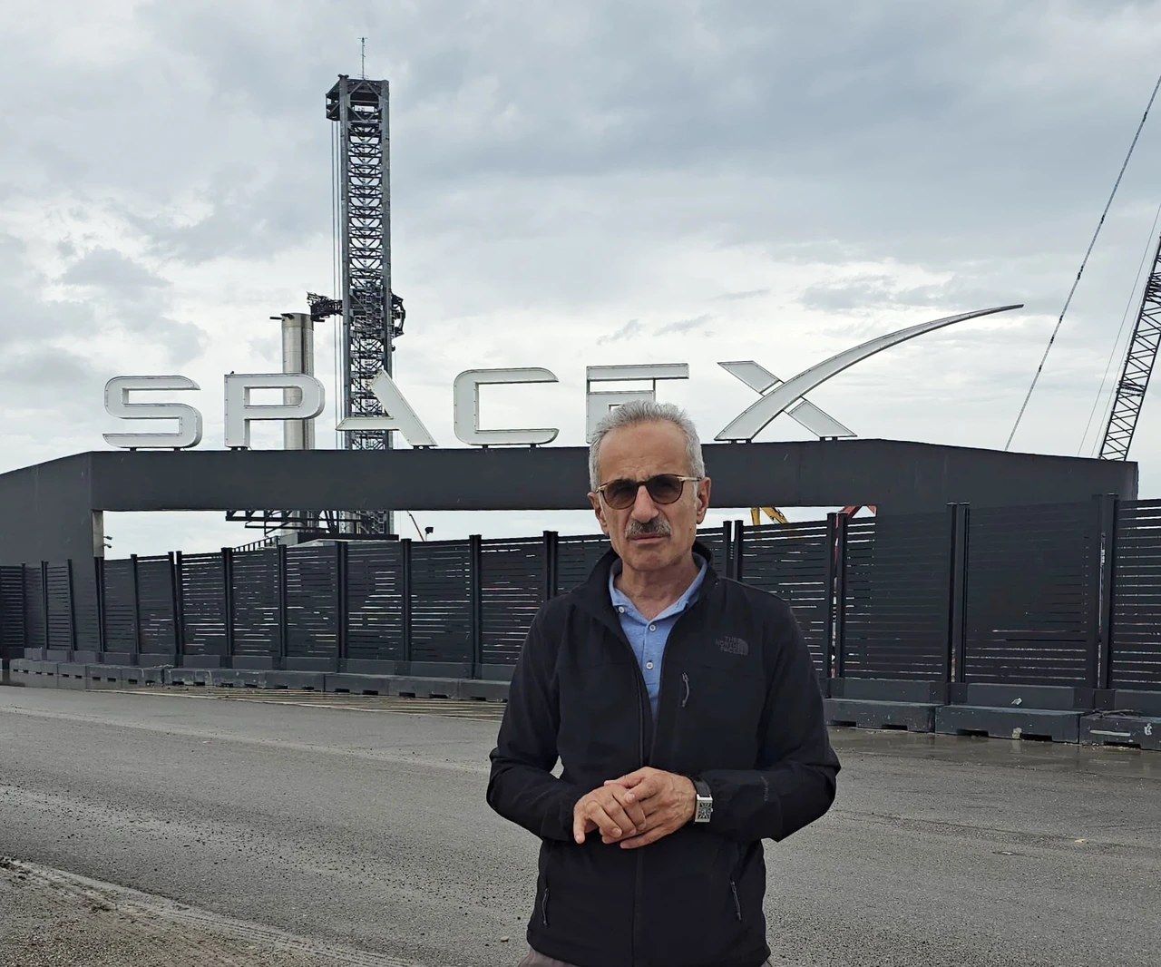 Minister Uraloglu at SpaceX, eyes enhanced satellite launch after Türksat 6A success