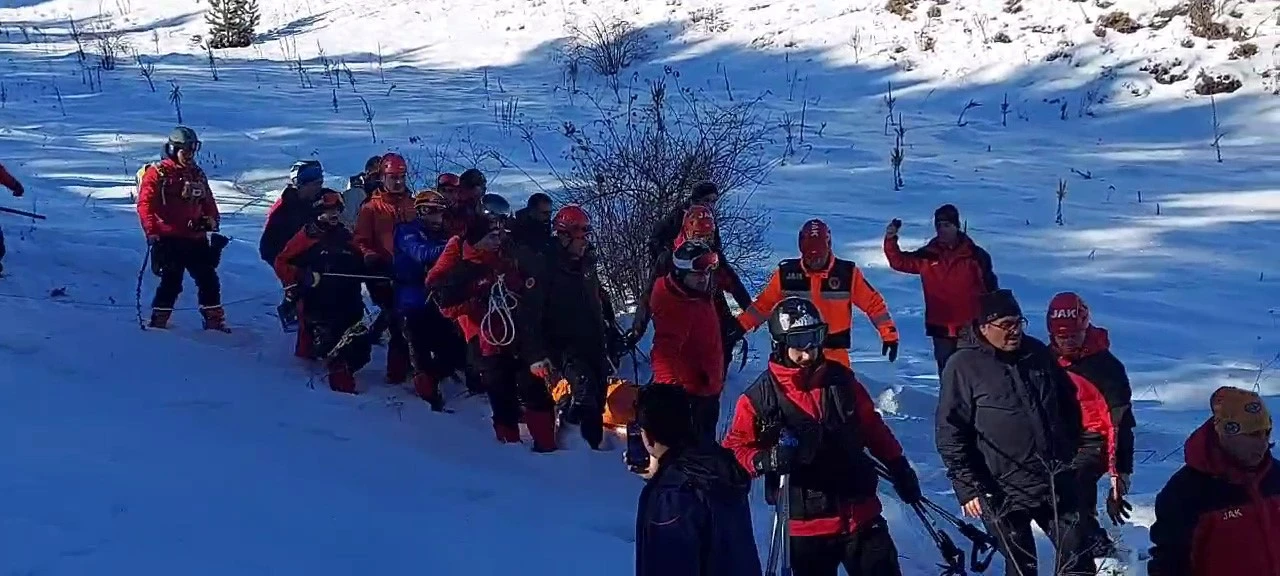 Avalanche strikes 5 young national judokas in Türkiye’s Erzurum