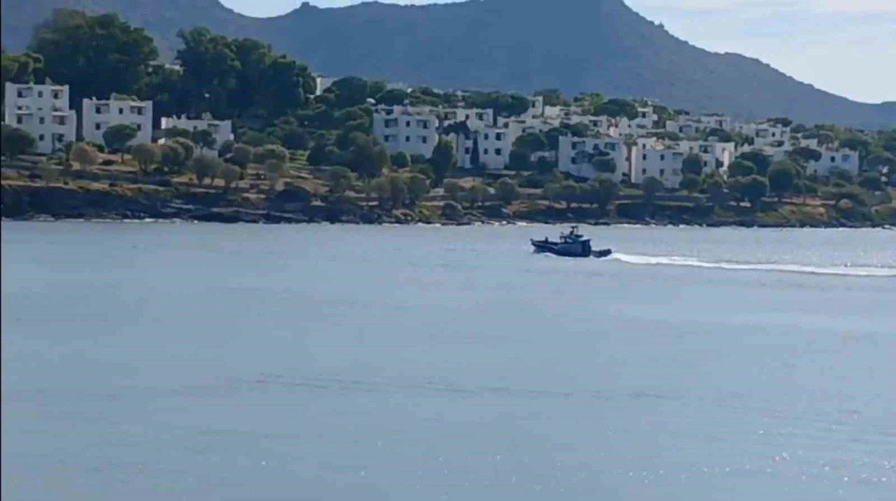 Greek coast guard violates Turkish waters while pursuing migrant boat near Bodrum