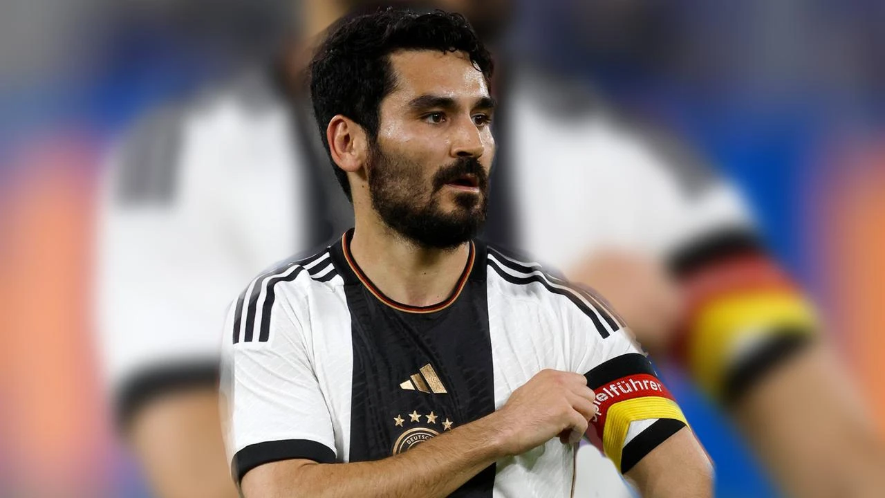 Gundogan quits German national football team, amid attacks on his Turkish origin