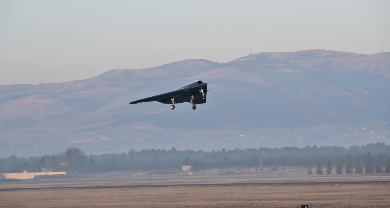 Türkiye’s stealth UAV, Anka-III completes landing gear retraction test in flight – Türkiye Today