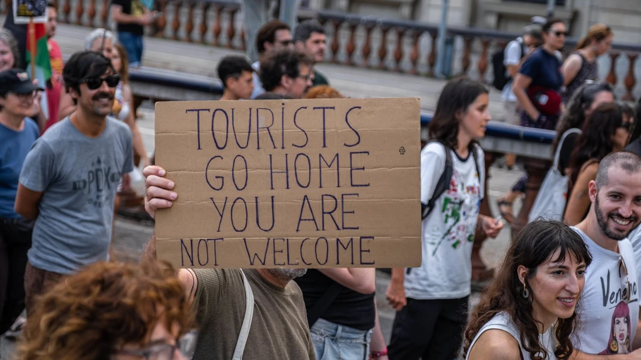 Anti-tourist protests worldwide could drive more visitors to Türkiye