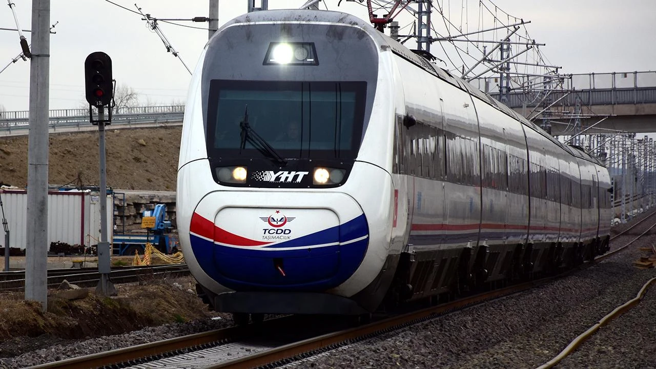 Türkiye faces controversy as train services halted in main opposition-led district