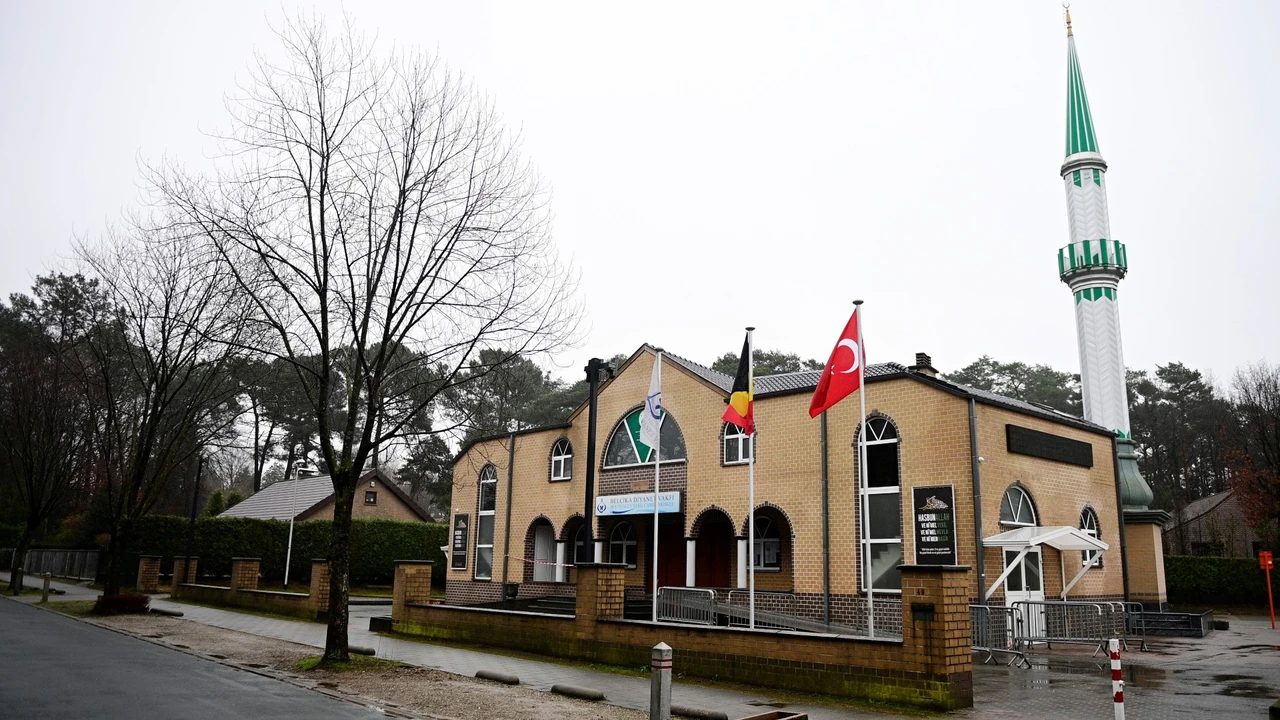 Belgium revokes work permits of 5 Turkish Imams citing 'foreign influence'