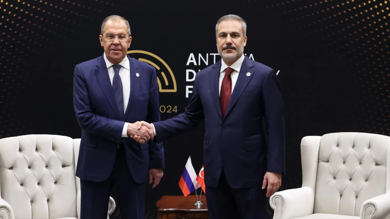 Russia's Lavrov to hold talks with Turkish, Iranian FMs in Doha on Syria's stability