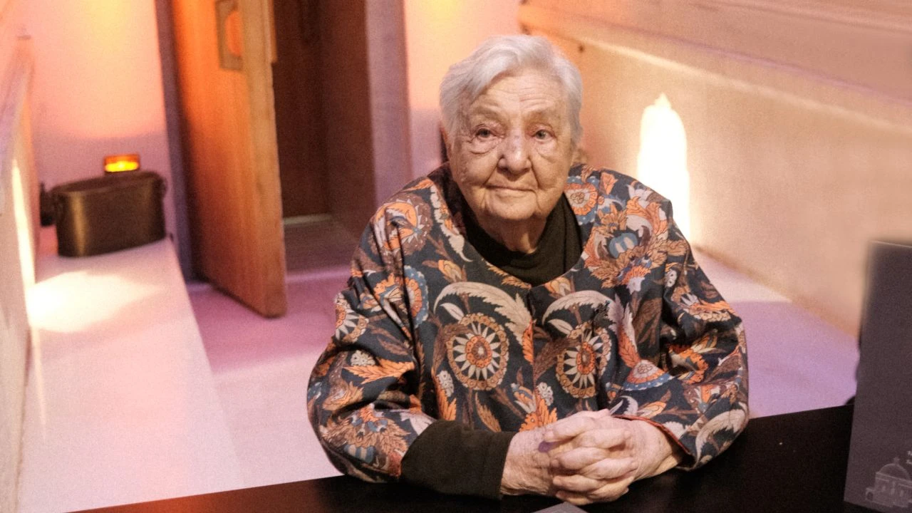 Professor Nurhan Atasoy, a prominent figure in her field, captured in a photograph. (Image credit: Türkiye Gazetesi)