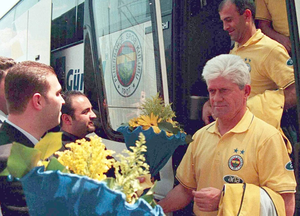 Turkish football bids farewell to German coach Werner Lorant – Türkiye Today