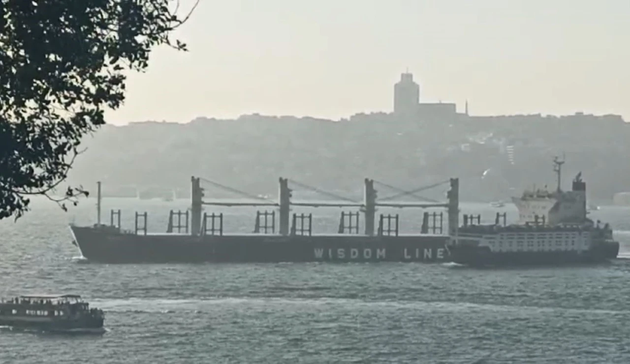 2 cargo ships collide in Bosphorus near Istanbul’s Uskudar