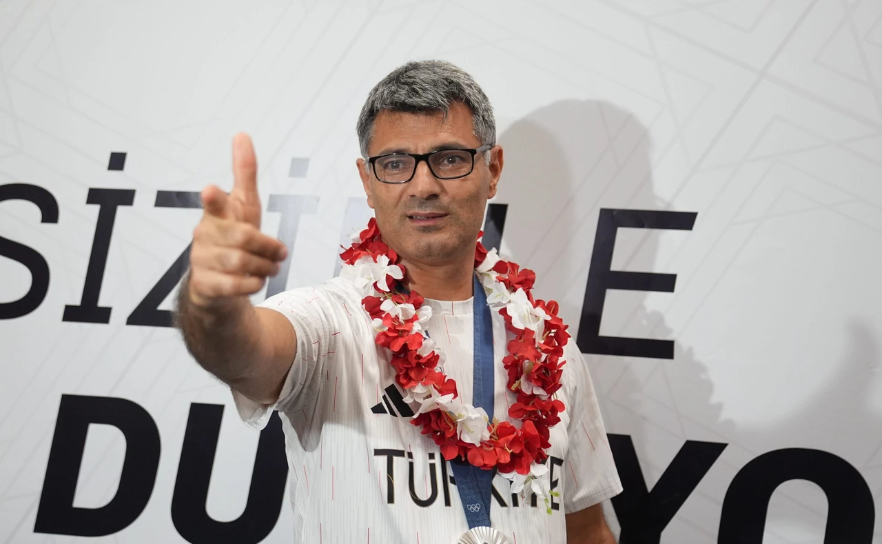 Viral Turkish Olympic shooter Yusuf Dikec earns $165,500 for Paris 2024