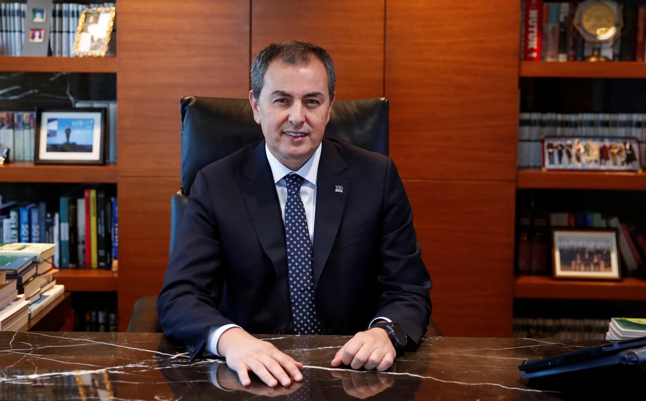 Türkiye's Isbank CEO foresees economic challenges, anticipates November rate cut