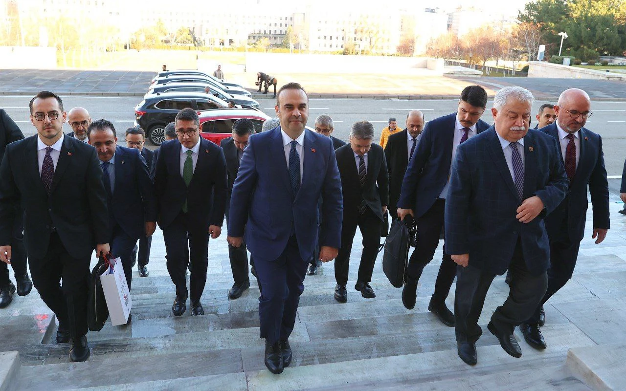 Industry Minister Kacir refutes opposition claims of riding Mercedes instead of Togg