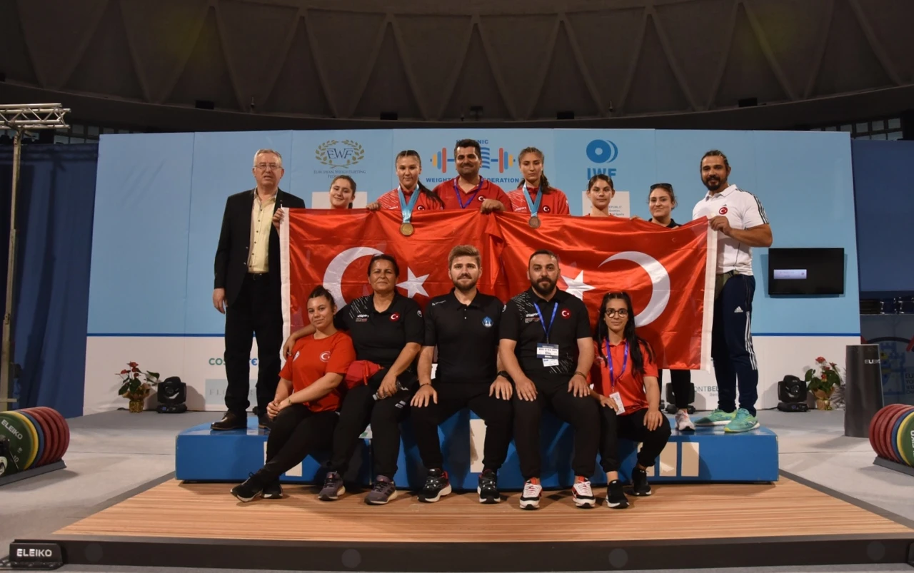 Turkish athletes shine with 61 medals at European weightlifting championships