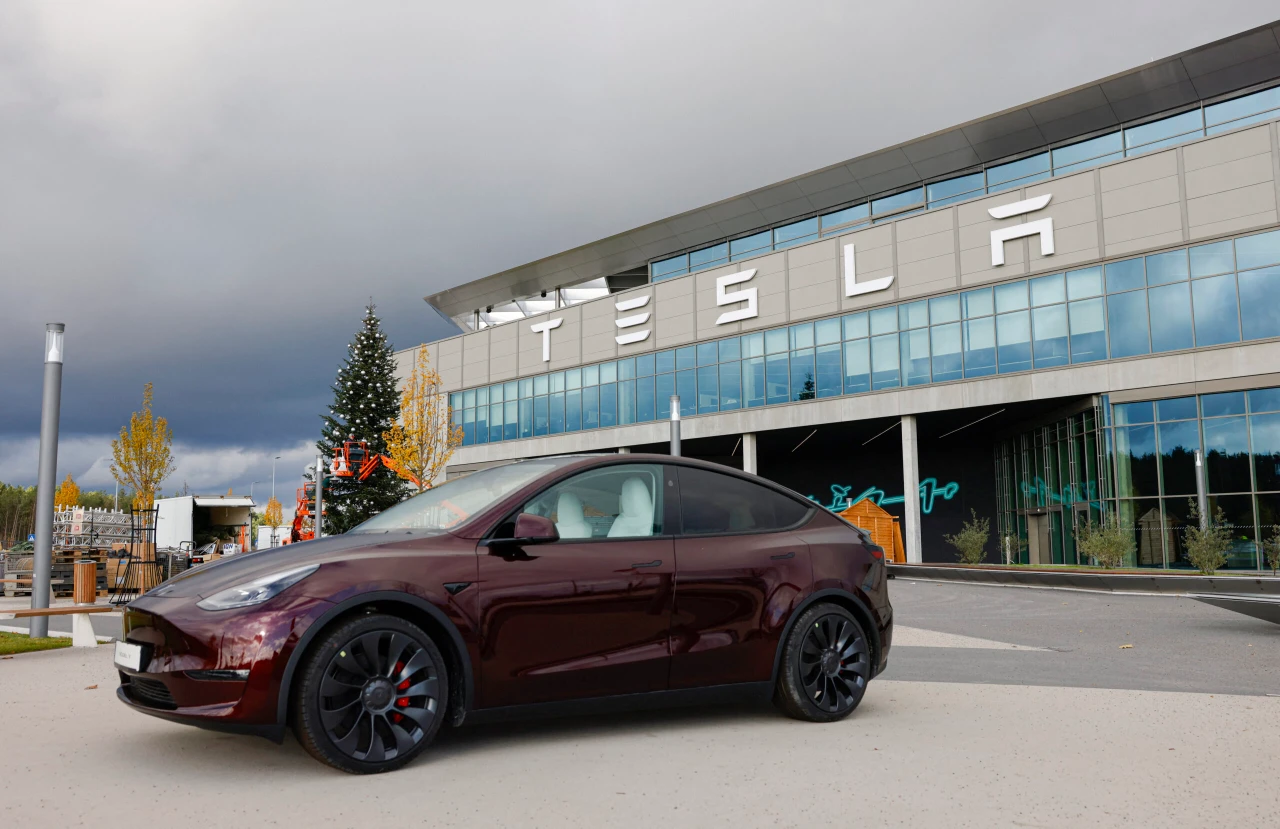 2.6M Tesla vehicles under investigation over remote control concerns 2 2.6M Tesla vehicles under investigation over remote control concerns