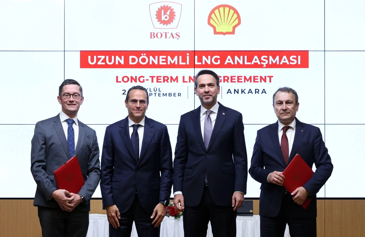 Türkiye and Shell sign 10-year LNG supply deal