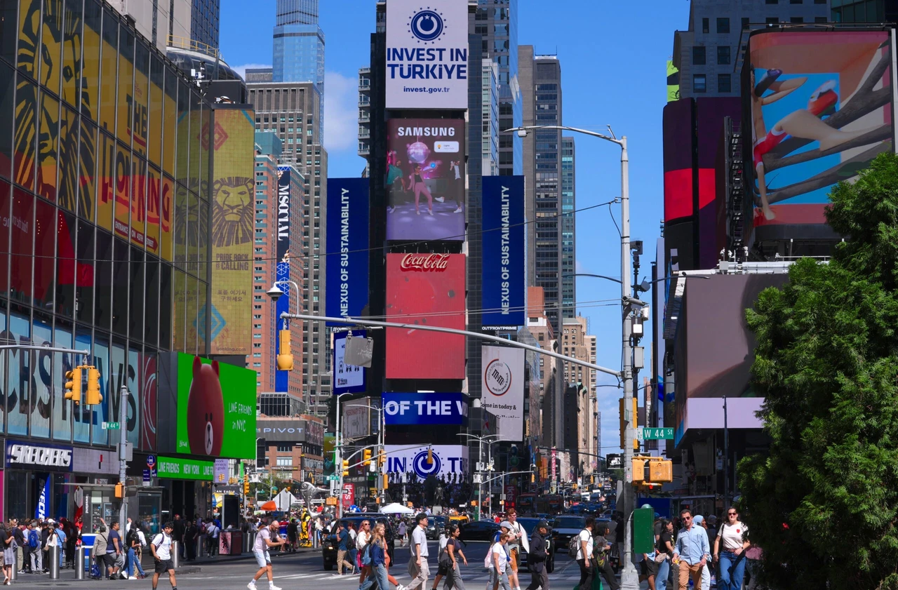 'Invest in Türkiye' shines in Times Square to attract global investors