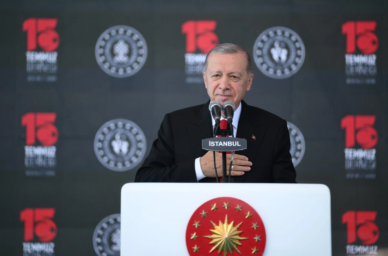 President Erdogan honors July 15 coup attempt victims, condemns critics