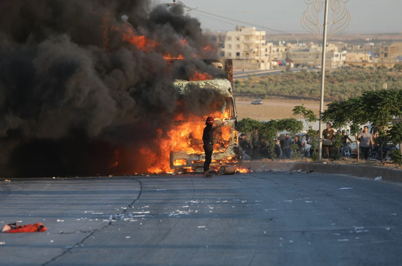 Türkiye-Syria border reopens amid post-riot stability