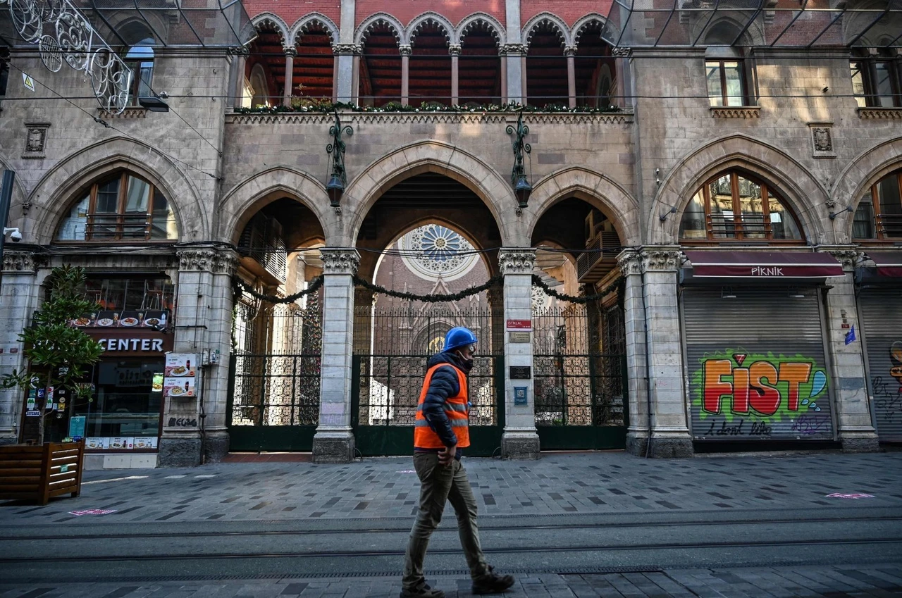 Türkiye's unemployment rate hits 11-year low at 8.4% in May