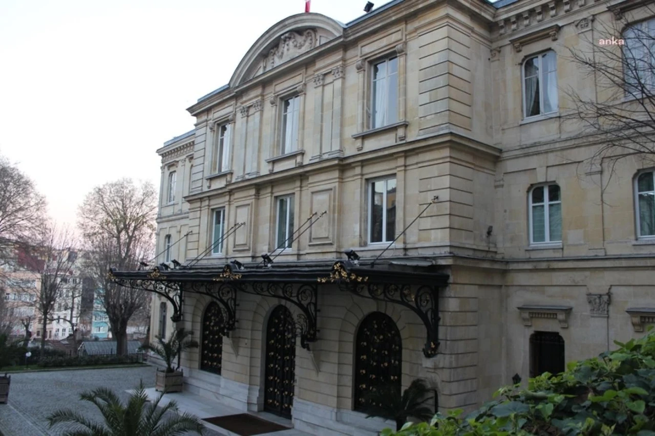 Türkiye-France school dispute resolved after French concession