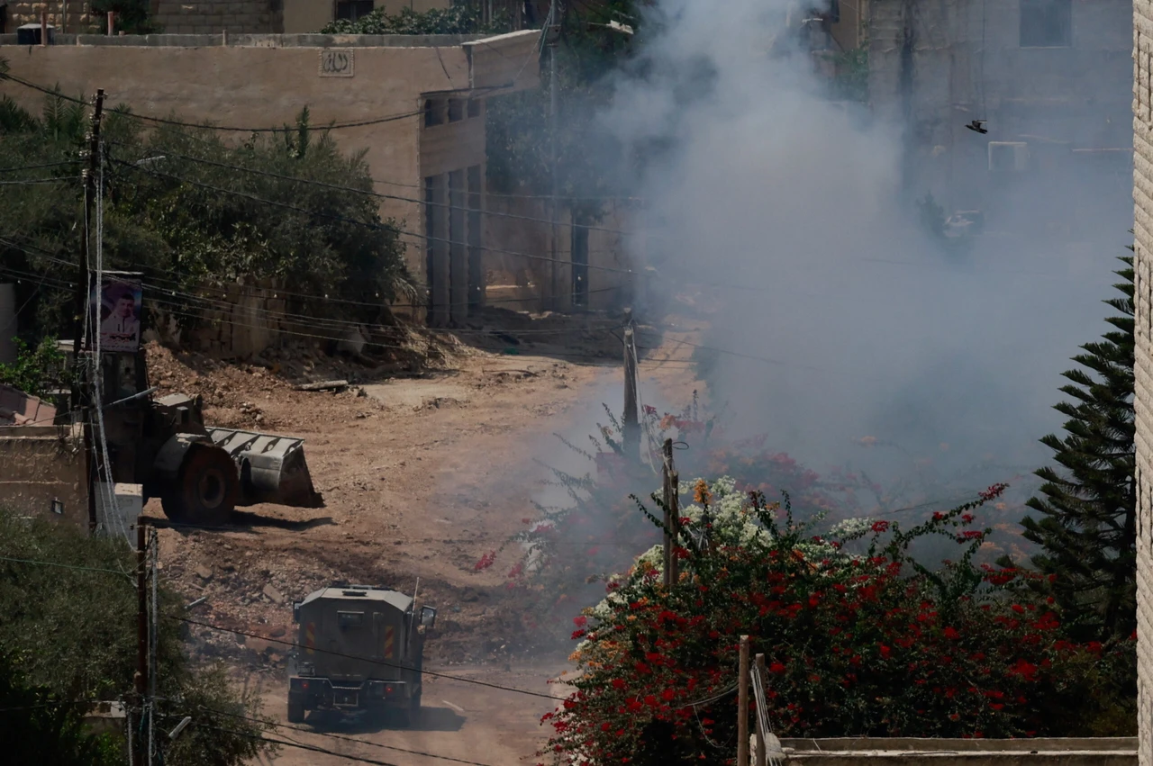 Israeli forces withdraw from Jenin after 10 days of raids, leaving destruction