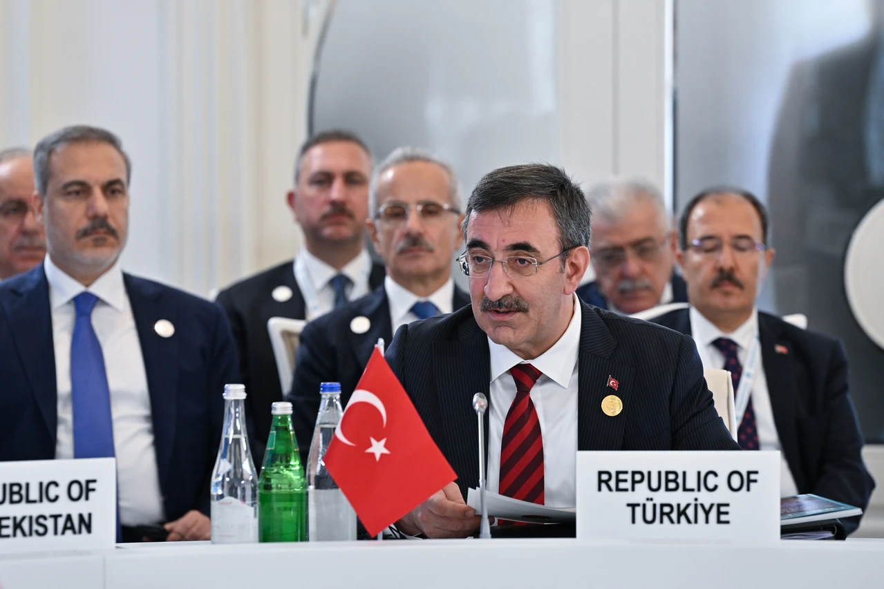 Turkish officials congratulate new UK, Iran leaders