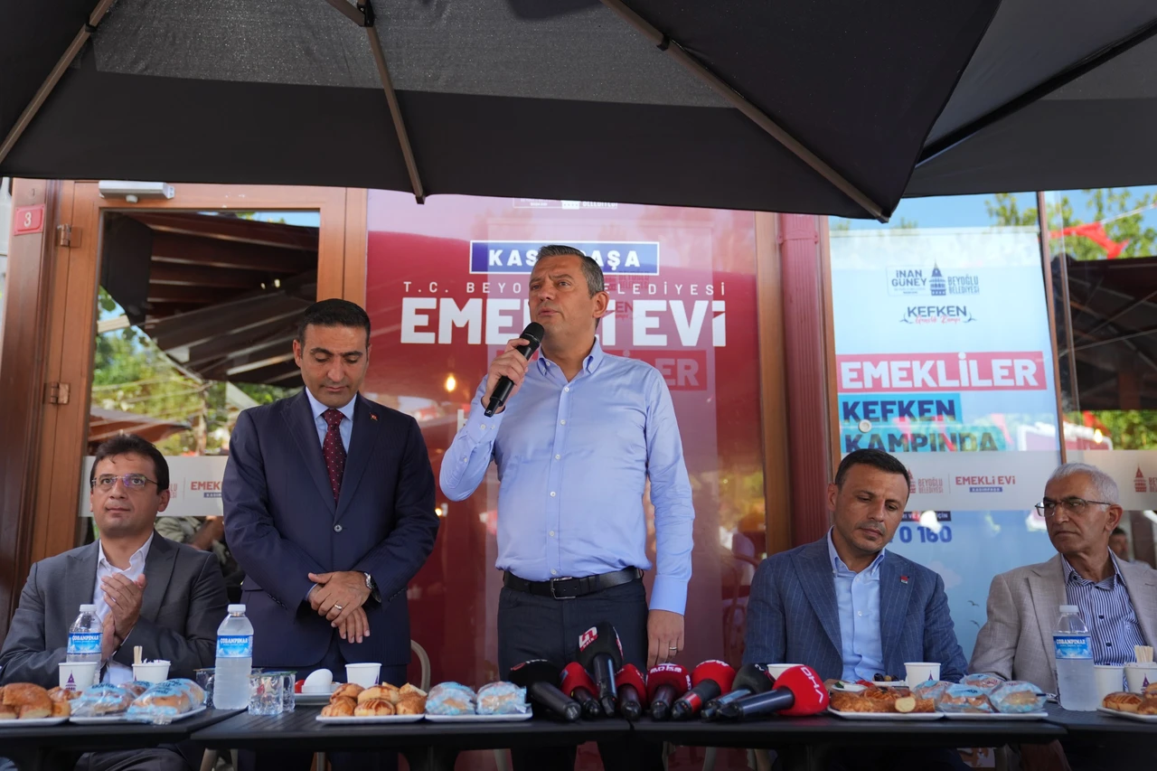 Main opposition leader calls for elections, paving way for Erdogan's candidacy