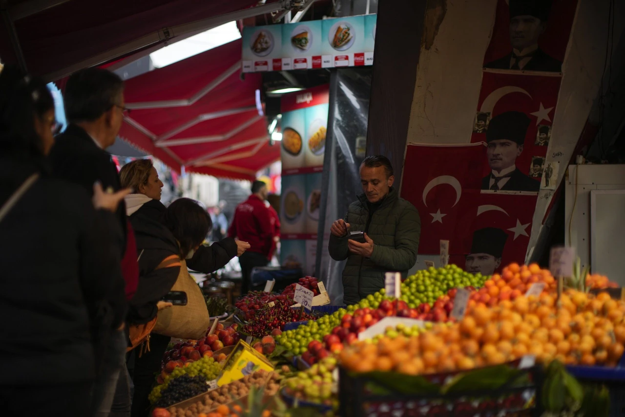 Monthly food inflation in Türkiye rises by 0.48% in September