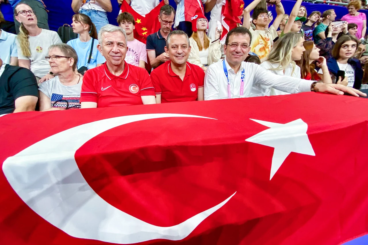 Main opposition leaders lobby for Istanbul's 2036 Olympic bid at Paris