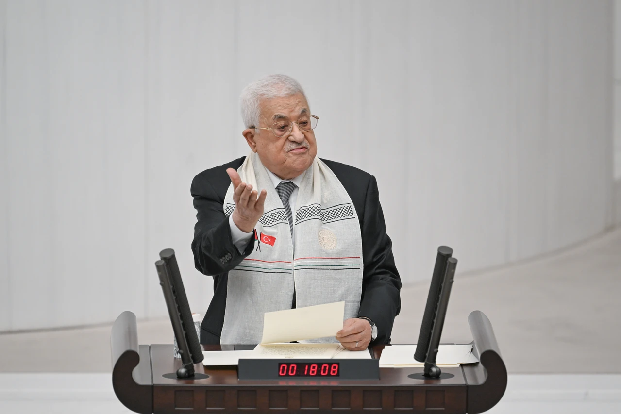 Abbas vows to visit Gaza in Turkish Parliament