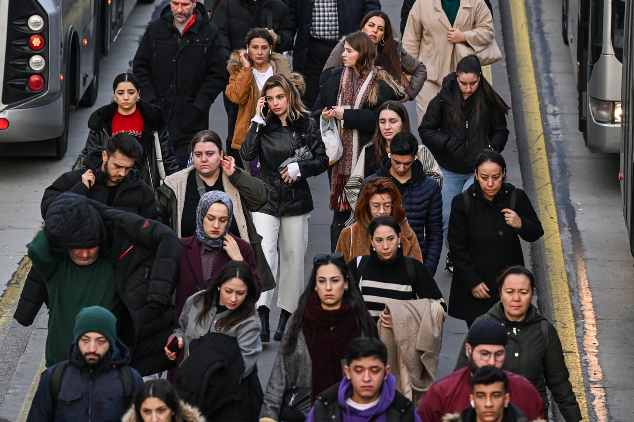 Turkish youth among those crowding a metrobus station, in Istanbul, Türkiye, Jan. 2, 2024. (AA Photo)