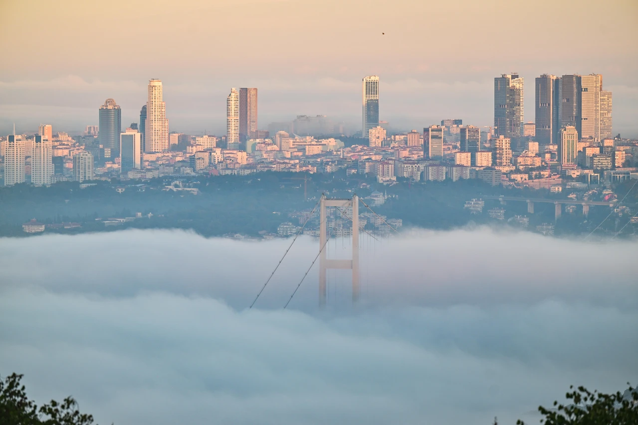 Vessel traffic suspended in Bosphorus Strait due to intense fog