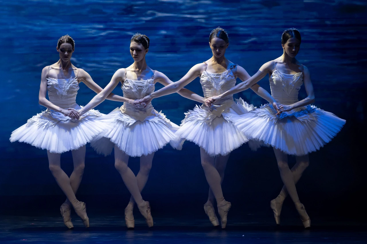 Russian ballet stars praise Türkiye’s enthusiasm for Swan Lake