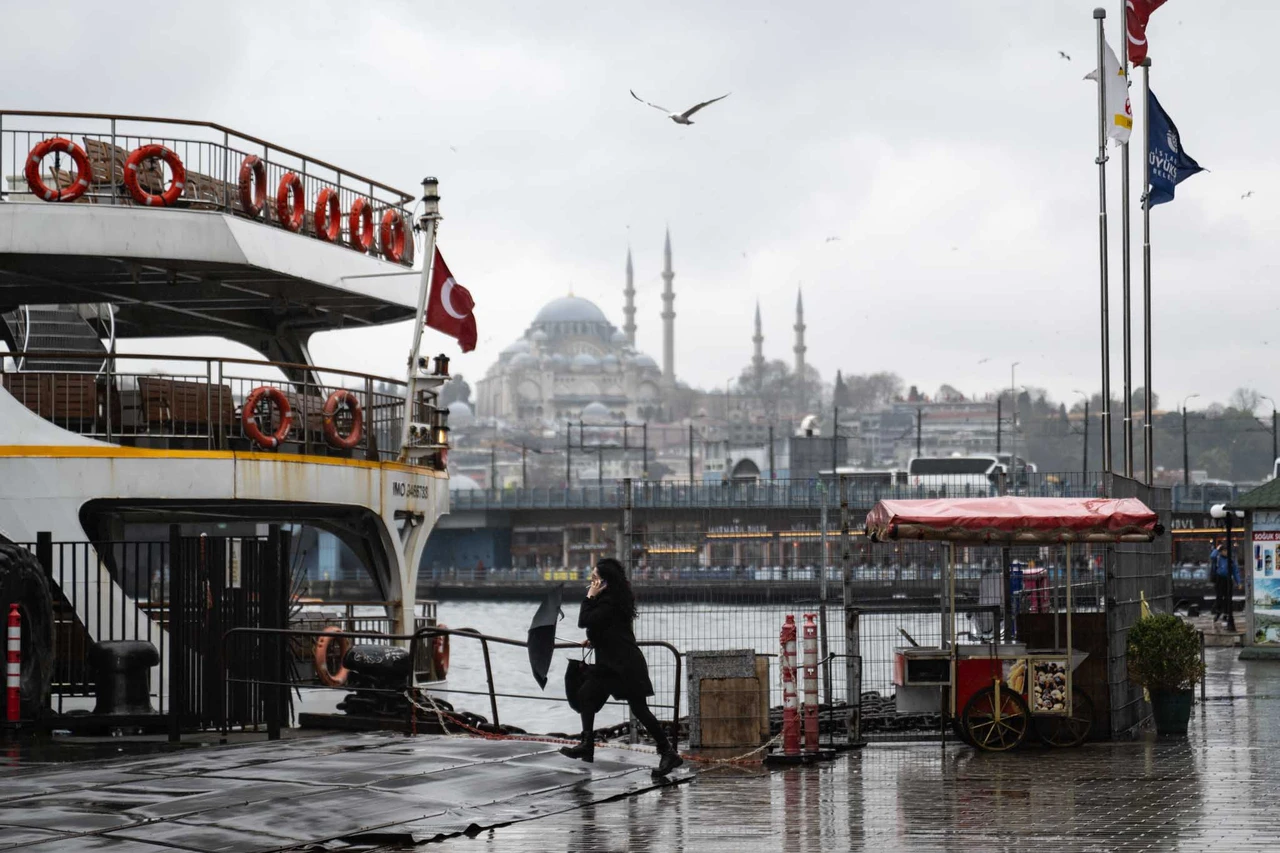 Türkiye's weekly forecast: Warm start, muddy rain, cooler Eid al-Fitr