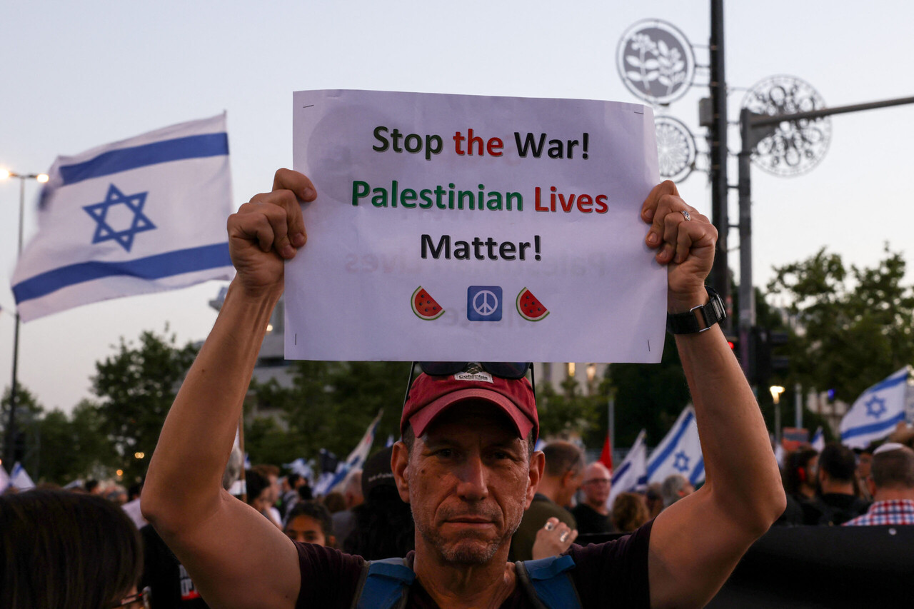 Thousands protest Netanyahu after War Cabinet dissolved
