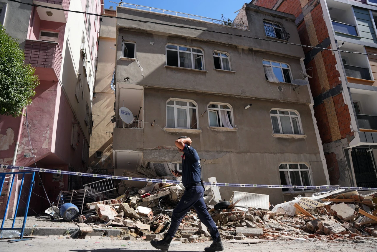 collapse of a 4-story building