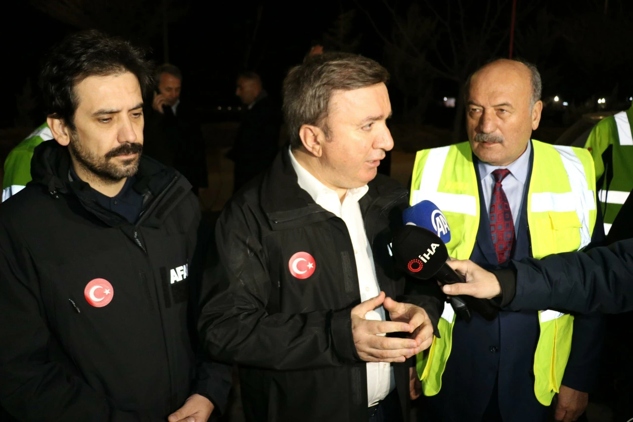 No cyanide leakage, rescue efforts under way, Erzincan governor says