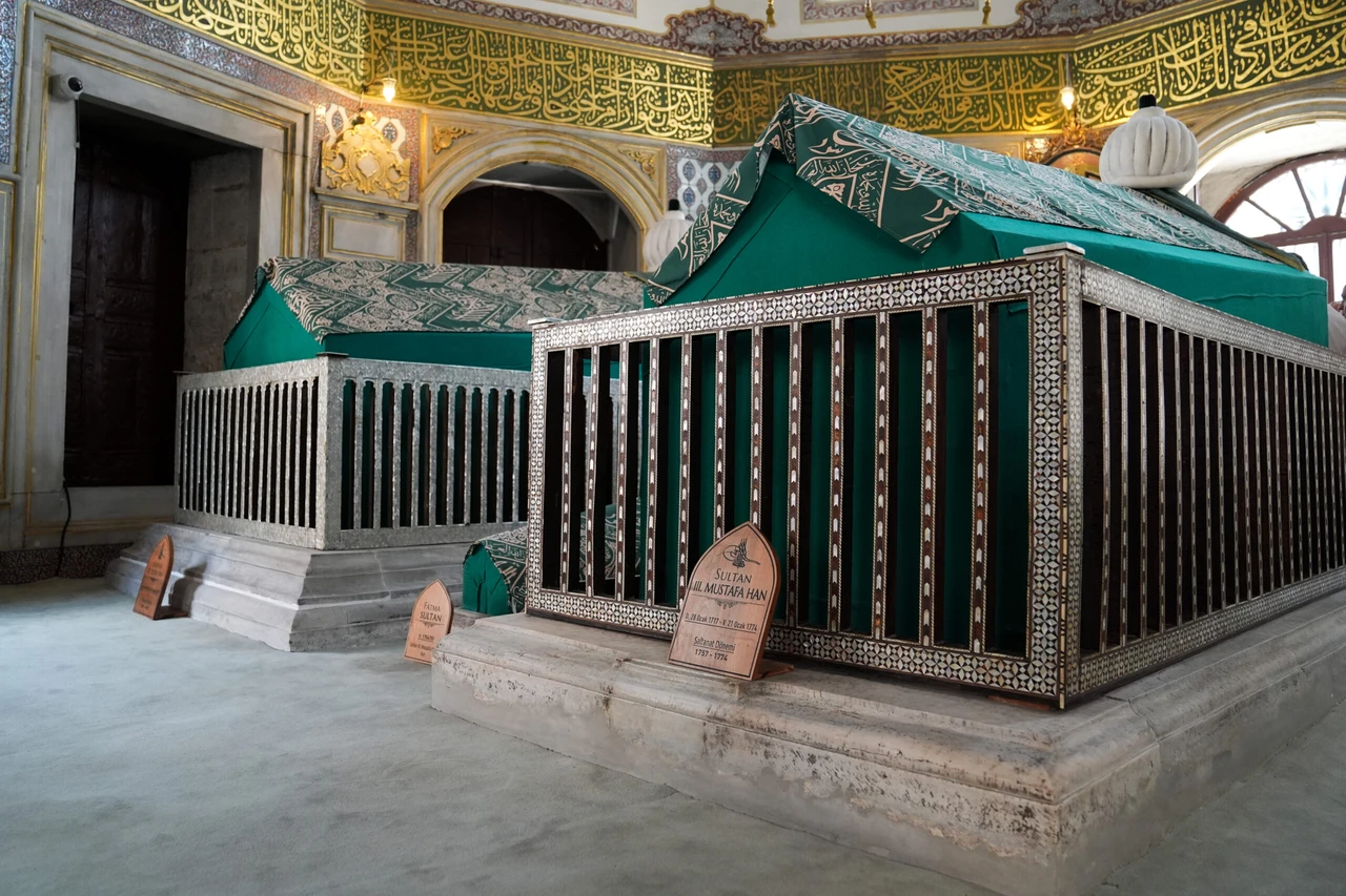 Sultan Selim III, Sultan Mustafa III tombs reopen in Istanbul after restoration