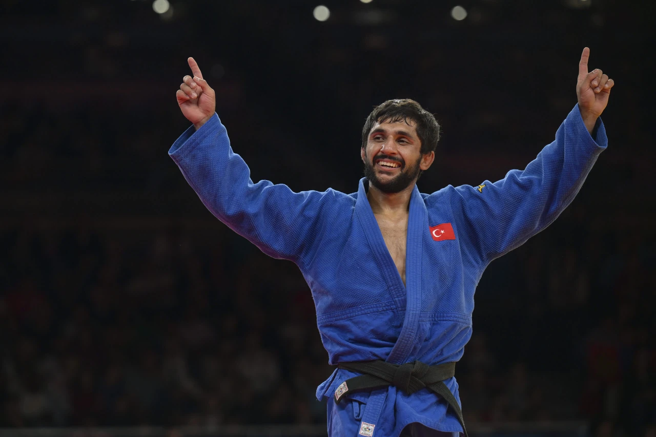 Turkish national judoka Yildiz reaches semifinals