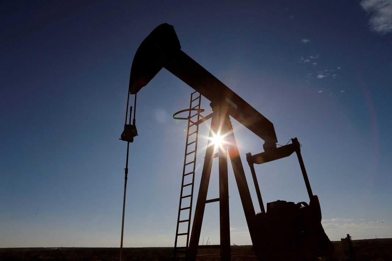 US crude oil stocks drop 3.7M barrels, gasoline stocks fall 5.6M