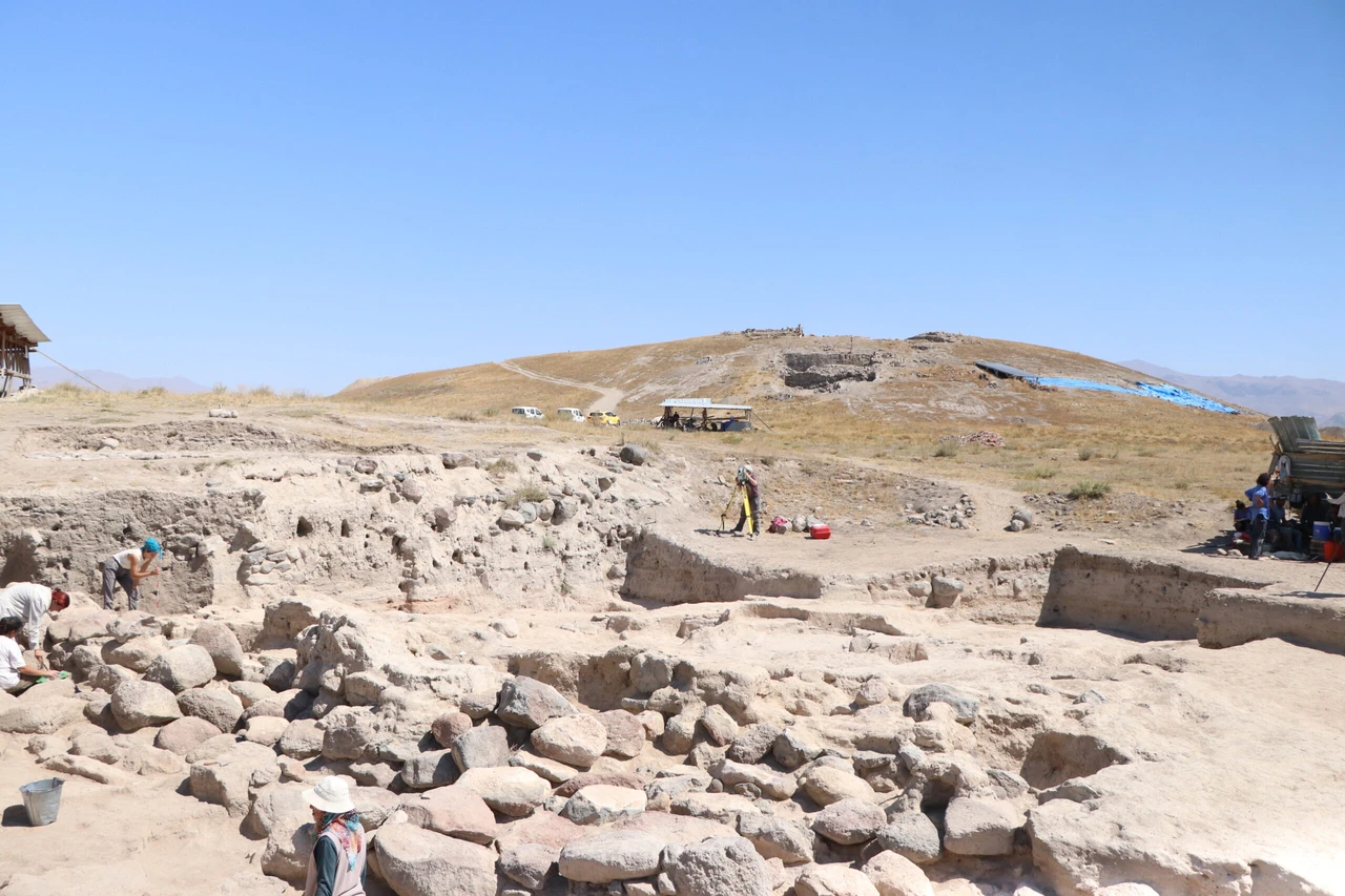 Middle Bronze Age city unearthed in Kinik Hoyuk, Türkiye