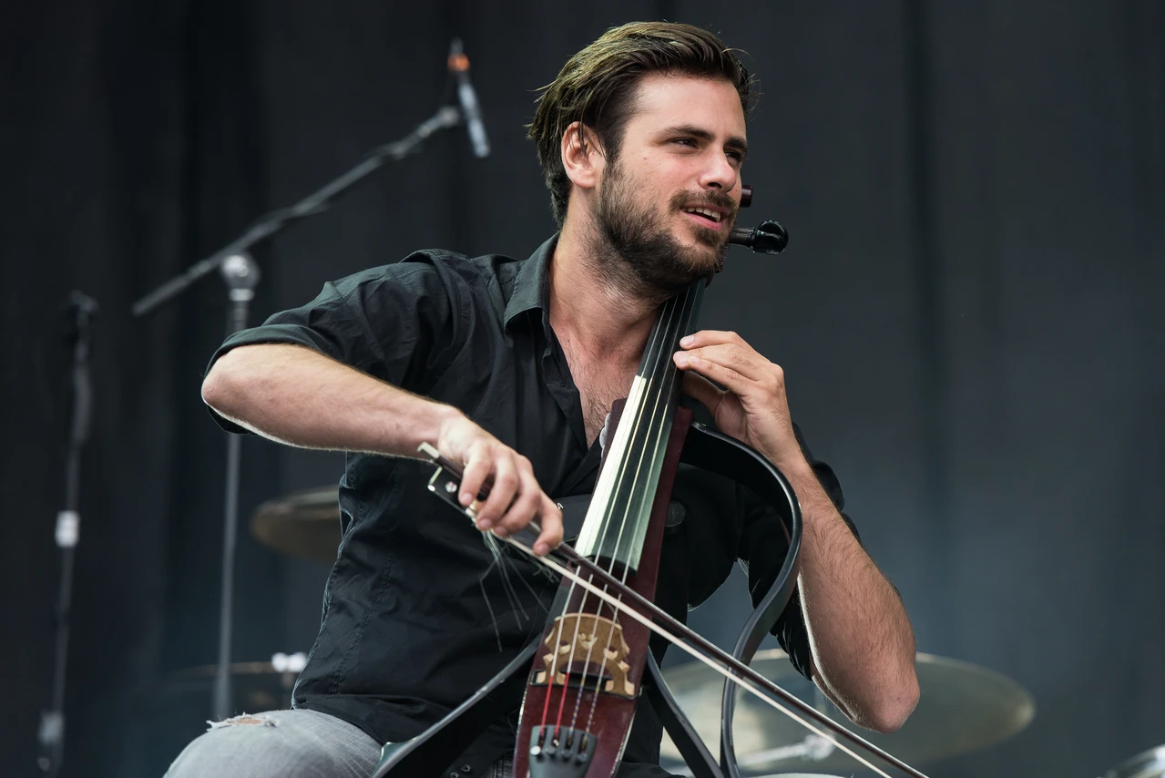 Croatian cellist Hauser delivers captivating concert in Istanbul