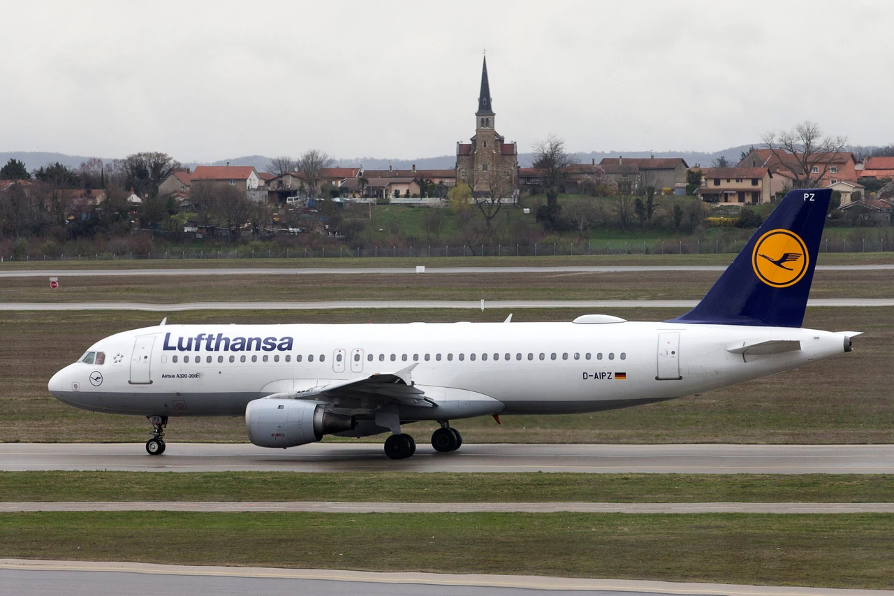 Lufthansa extends flight suspension to Middle East