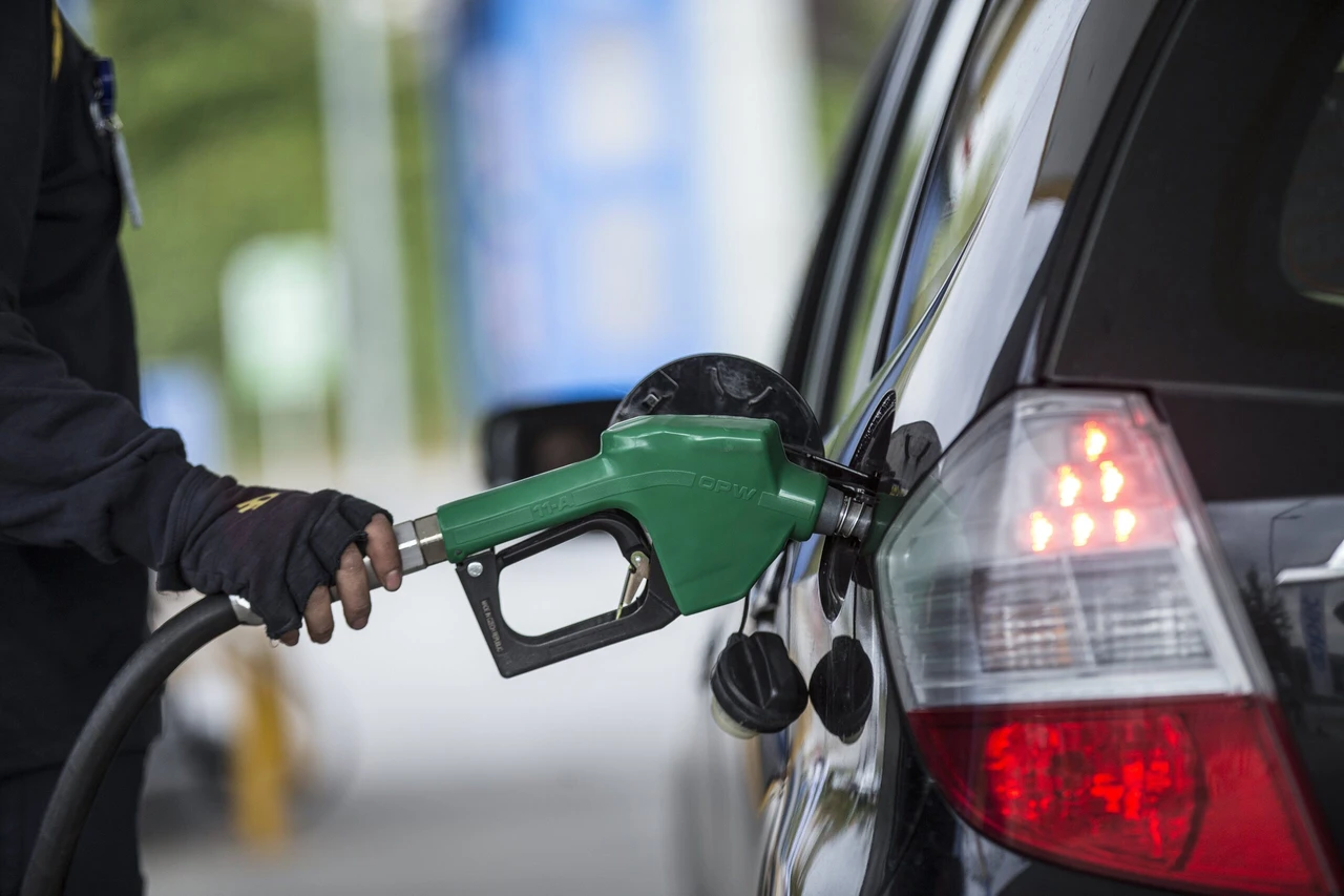 Türkiye cuts gasoline prices, battling 25% yearly fuel increase